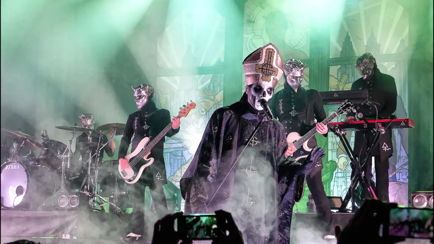 La evolución escénica y musical de Ghost en la escena del hard rock global