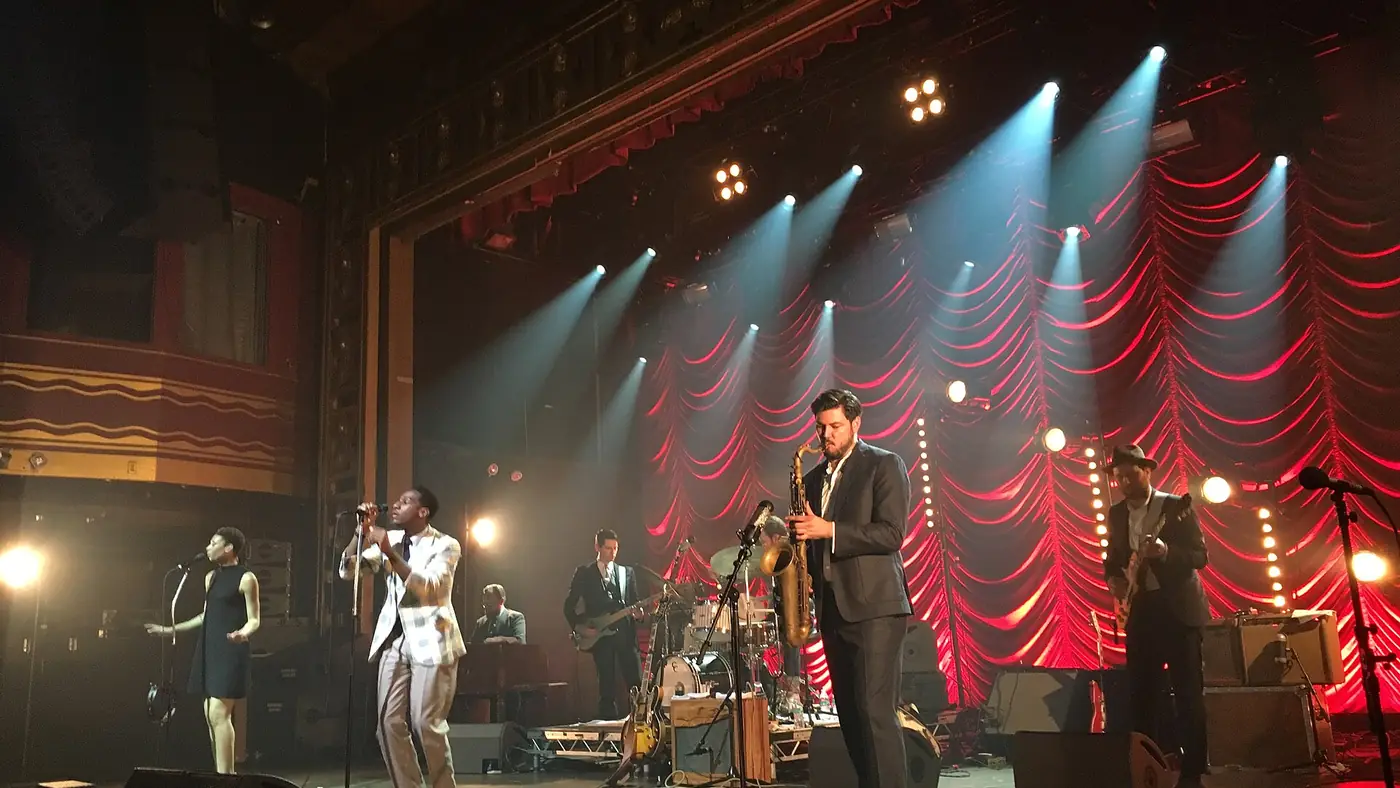 La evolución musical de Leon Bridges hacia un sonido sin fronteras