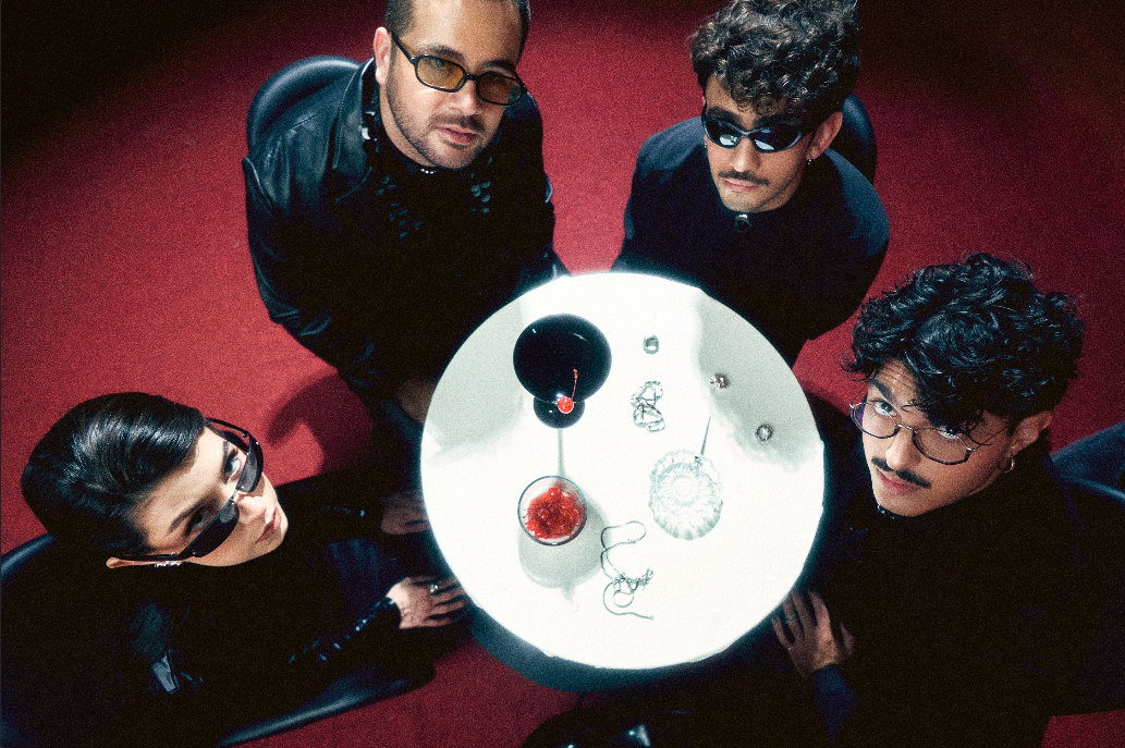 Disco Bahía debuta con Interscope Capitol y presenta El Rey del Glam
