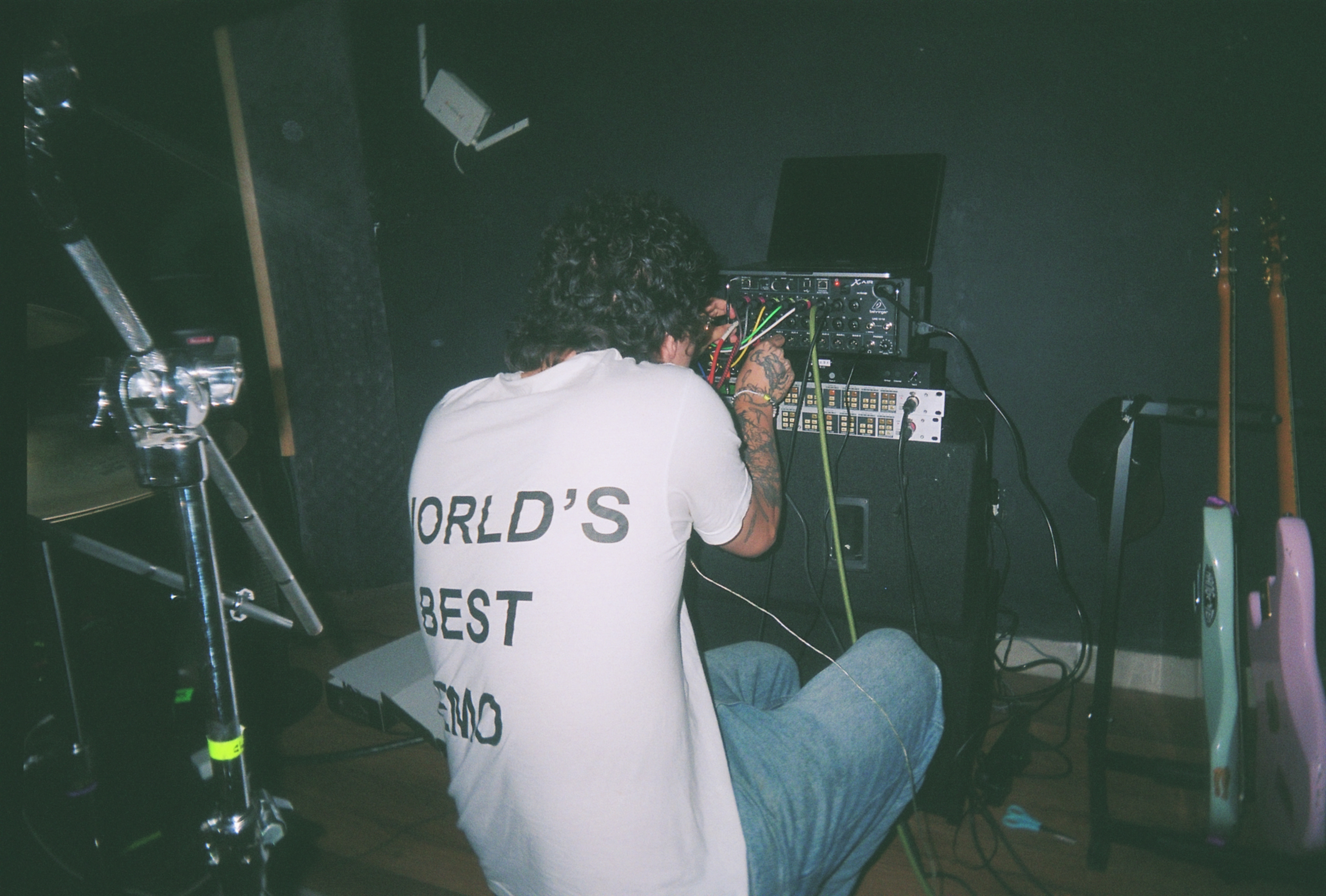 El proceso de grabación del nuevo EP de San Venus en su estudio La Catedral